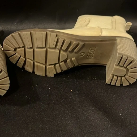 Brand new! ZBY booties - Picture 4 of 6